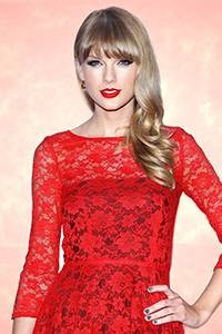 Taylor Swift нежно трахает своего парня с повязкой на глазах, порно ролик онлайн