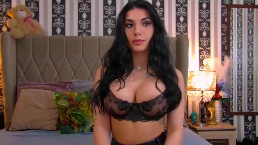 not Livia Brito wanna juzz on lush big boobs of this beauty