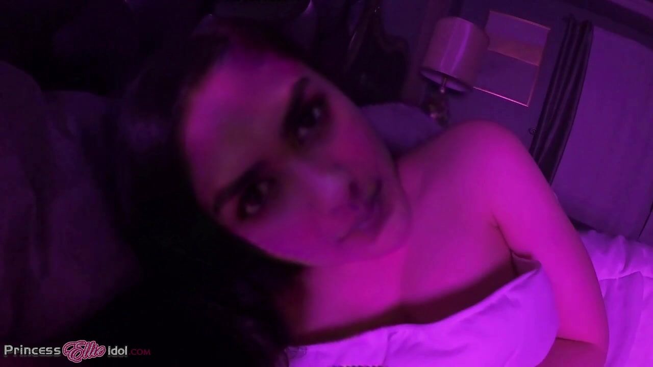 Virtual sex with Mrunal thakur in mood light POV