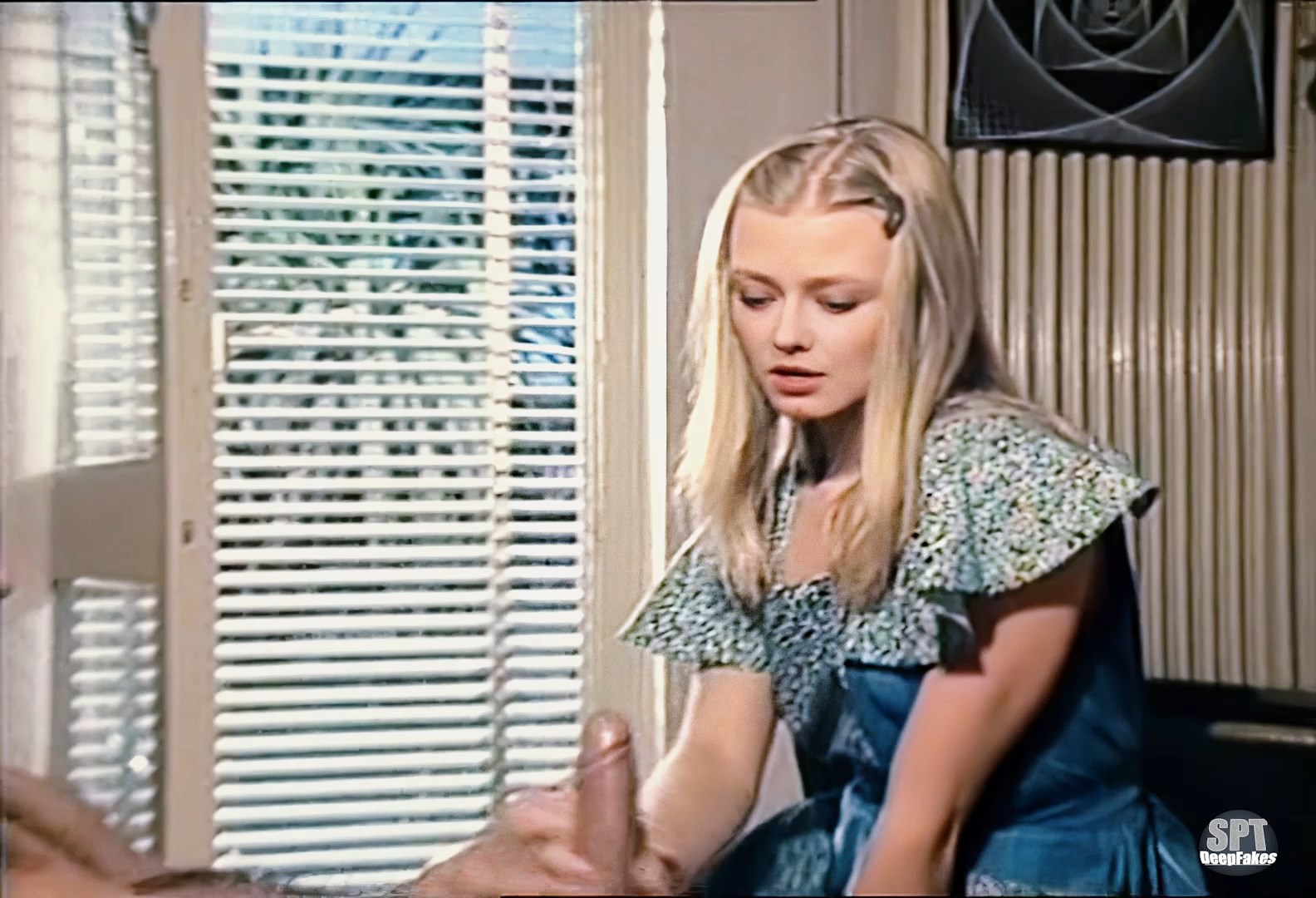 Dakota Fanning - 70s Masseuse